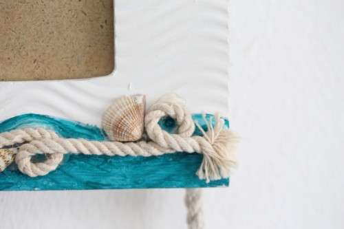 **RS17** A wonderful 3-photo wall hanging picture frame with a beach/ holiday theme to it