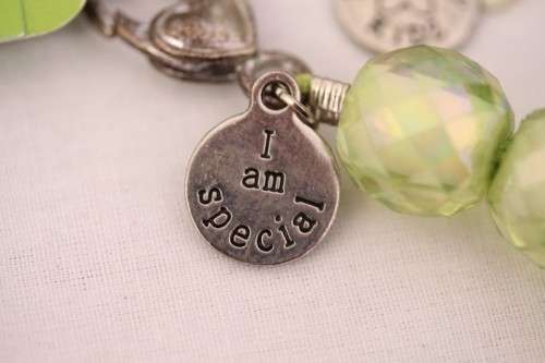 **RS17** A green "Butterfly Kidz" Giggly "I am special" fashion charm key chain in good condition