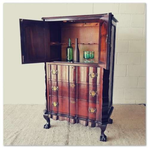 A beautiful vintage ball and claw cocktail cabinet with three spacious drawers and brass handles!!