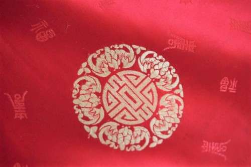 **RS17** A fabulous traditional red and gold oriental tassel-cushion in gorgeous condition