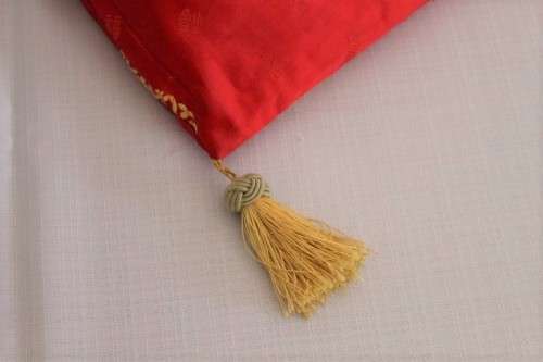 **RS17** A fabulous traditional red and gold oriental tassel-cushion in gorgeous condition
