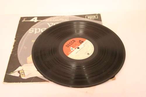 An amazing collection of 6 vinyl LPs incl Mozart, Verdi in good condition. RS17Sale