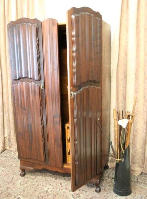 **RS17** A gorgeous vintage Imbuia ball & claw double-door wardrobe with ample hanging space