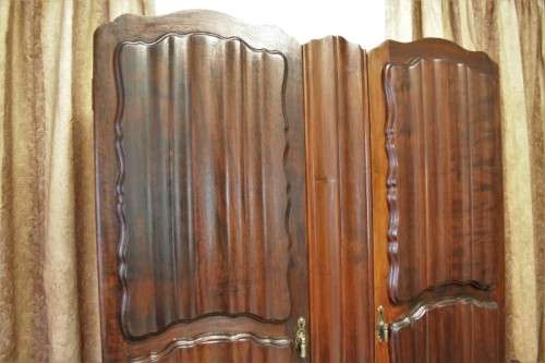 **RS17** A gorgeous vintage Imbuia ball & claw double-door wardrobe with ample hanging space