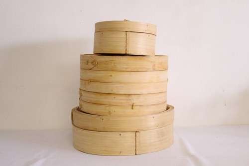 A set of 3x different size (18xm, 25cm & 31cm) natural bamboo steamers including a 2-tier steamer