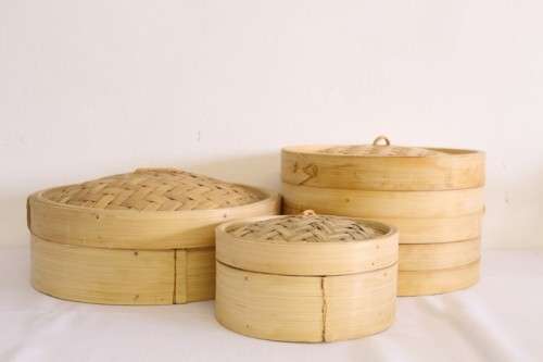 A set of 3x different size (18xm, 25cm & 31cm) natural bamboo steamers including a 2-tier steamer