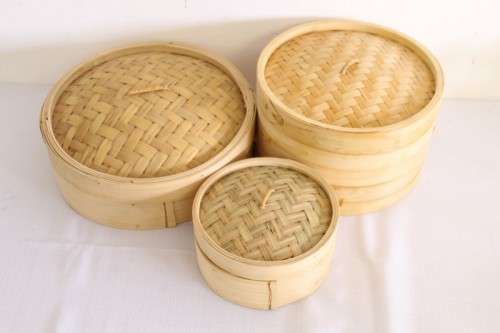 A set of 3x different size (18xm, 25cm & 31cm) natural bamboo steamers including a 2-tier steamer