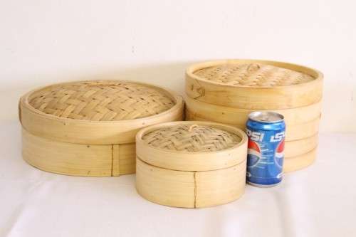 A set of 3x different size (18xm, 25cm & 31cm) natural bamboo steamers including a 2-tier steamer
