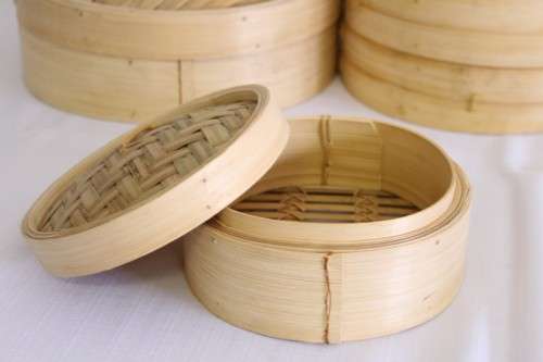 A set of 3x different size (18xm, 25cm & 31cm) natural bamboo steamers including a 2-tier steamer