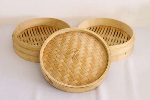 A set of 3x different size (18xm, 25cm & 31cm) natural bamboo steamers including a 2-tier steamer