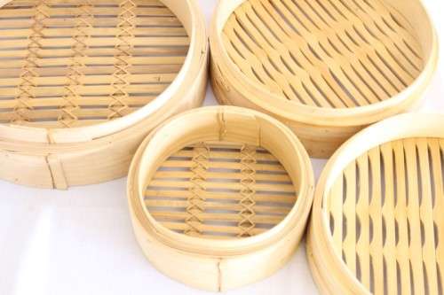A set of 3x different size (18xm, 25cm & 31cm) natural bamboo steamers including a 2-tier steamer