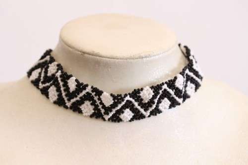 **RS17** A collection of six assorted ladies beaded fashion necklaces in awesome condition