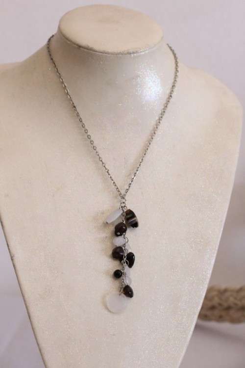 **RS17** A collection of six assorted ladies beaded fashion necklaces in awesome condition