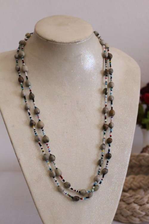**RS17** A collection of six assorted ladies beaded fashion necklaces in awesome condition