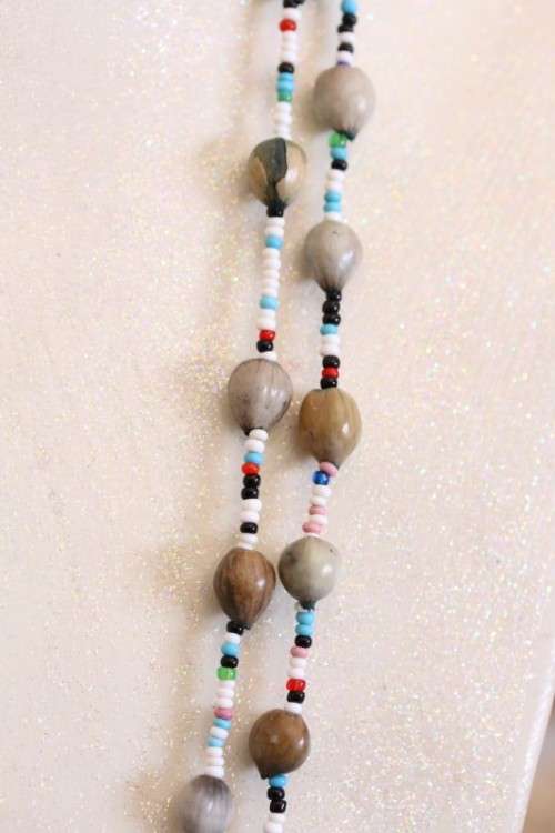 **RS17** A collection of six assorted ladies beaded fashion necklaces in awesome condition