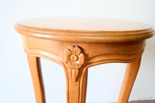 A stunning round vintage Oak occasional/side table with carved detailing.