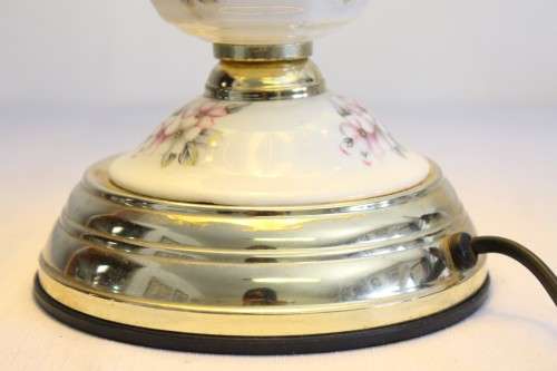 A lovely parlour table lamp w/ a glass shade & a brass-finished base - stunning on a desk - RS17Sale