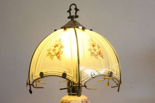 A lovely parlour table lamp w/ a glass shade & a brass-finished base - stunning on a desk - RS17Sale