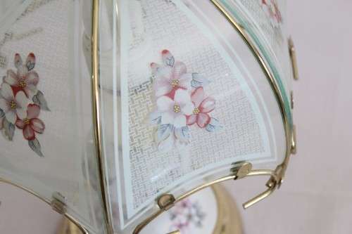 A lovely parlour table lamp w/ a glass shade & a brass-finished base - stunning on a desk - RS17Sale