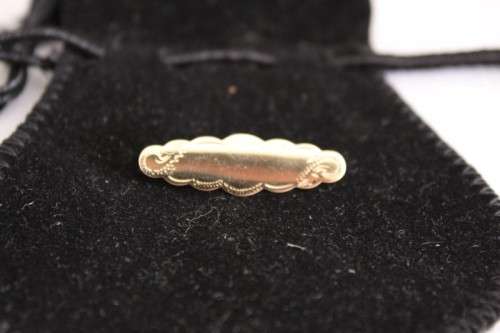A stunning detailed 9ct yellow gold baby's Christening/ ID brooch - can be engraved!