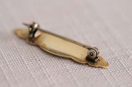 A stunning detailed 9ct yellow gold baby's Christening/ ID brooch - can be engraved!