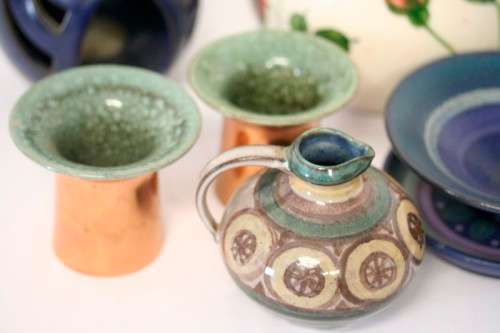 **RS17** A lovely assorted "job lot" of little pottery bowls, jugs and candle holders etc.