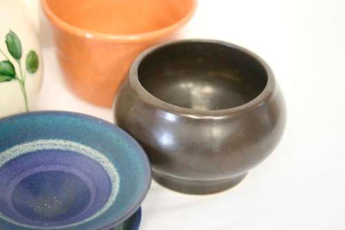 **RS17** A lovely assorted "job lot" of little pottery bowls, jugs and candle holders etc.