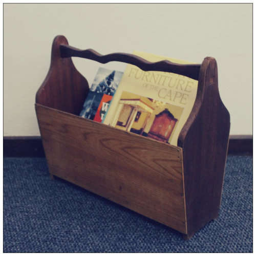 A lovely (Larger) vintage wooden magazine stand/ rack with a carry handle in lovely condition