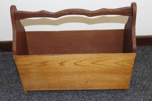 A lovely (Larger) vintage wooden magazine stand/ rack with a carry handle in lovely condition