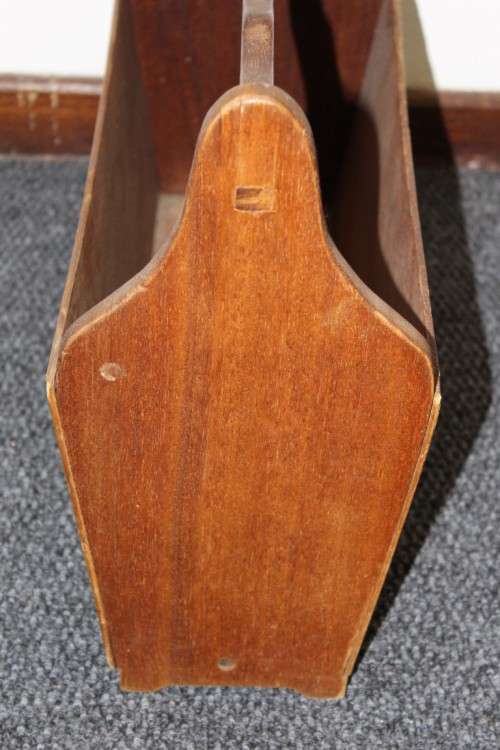 A lovely (Larger) vintage wooden magazine stand/ rack with a carry handle in lovely condition