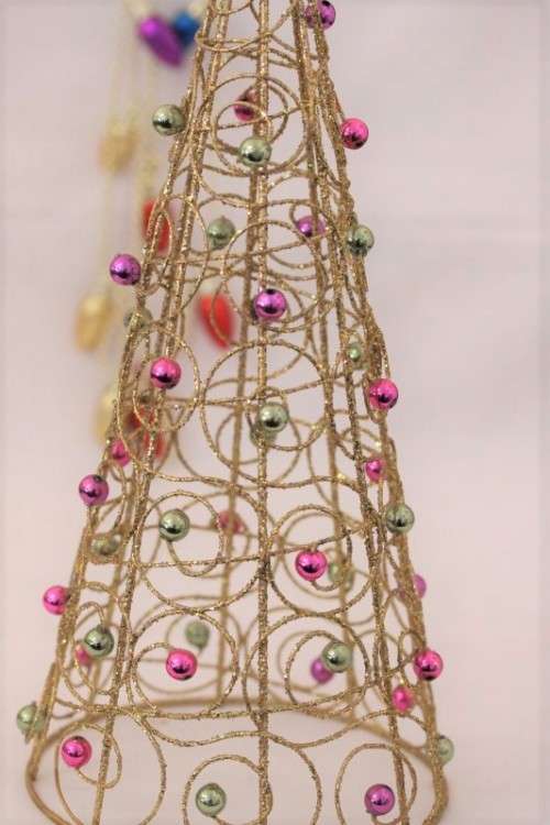 **RS17** A fantastic gold glitter on metal decorative Xmas tree w/ pink & green "beaded" decorations