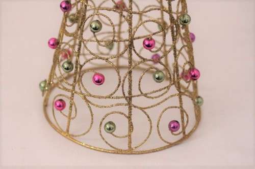 **RS17** A fantastic gold glitter on metal decorative Xmas tree w/ pink & green "beaded" decorations