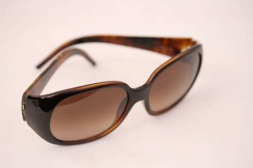 A beautiful pair of original Fendi ladies tortoise shell style sunglasses in its original case