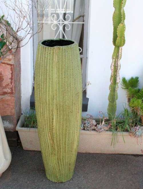 A beautiful HUGE floor standing flower pot. Gorgeous on its own or w/ large sticks or reeds.