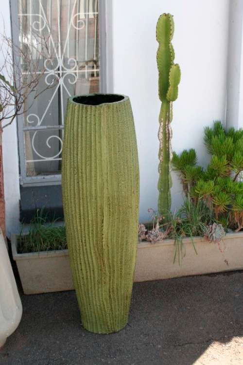 A beautiful HUGE floor standing flower pot. Gorgeous on its own or w/ large sticks or reeds.