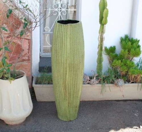A beautiful HUGE floor standing flower pot. Gorgeous on its own or w/ large sticks or reeds.