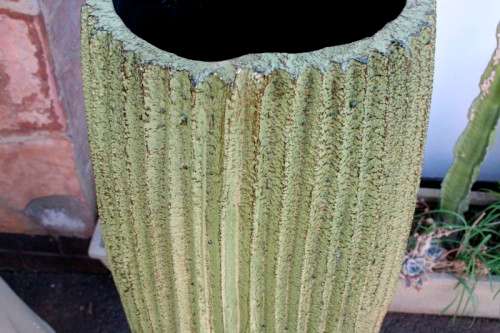 A beautiful HUGE floor standing flower pot. Gorgeous on its own or w/ large sticks or reeds.