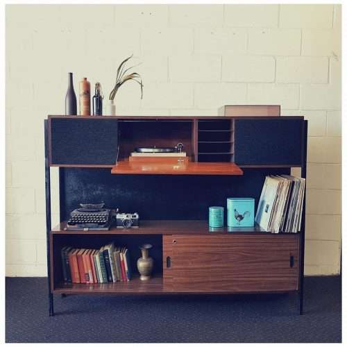 A fantastic RETRO Philips radiogram in a cabinet with a stylish, sleek design - perfect showpiece!!