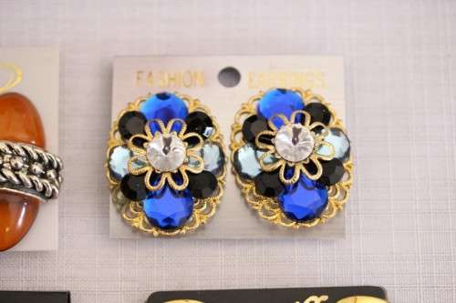 **RS17** Collection of 6x pairs of assorted ladies clip-on earring sets incl diamante, stone & more