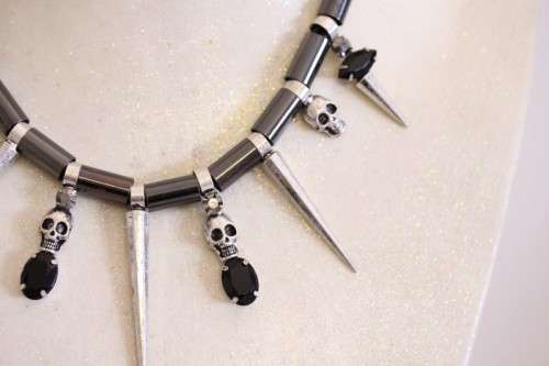 **RS17** An awesome & unusual skull necklace w/ black stones & diamante & a "skull" bracelet