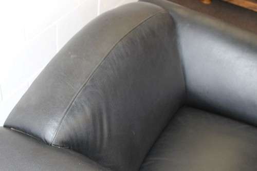 **RS17** A stylish, comfortable modern-styled black leather-feel armchair in awesome condition