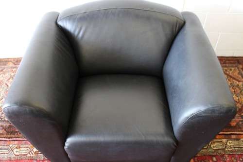 **RS17** A stylish, comfortable modern-styled black leather-feel armchair in awesome condition