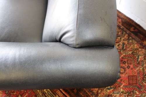 **RS17** A stylish, comfortable modern-styled black leather-feel armchair in awesome condition