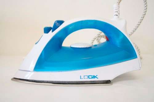 **RS17** A fantastic Logic dry,steam spray surge iron in its box.
