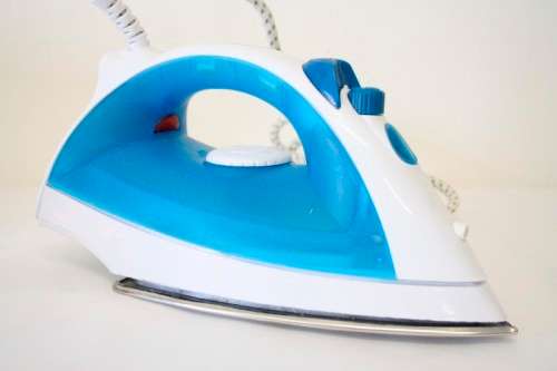 **RS17** A fantastic Logic dry,steam spray surge iron in its box.