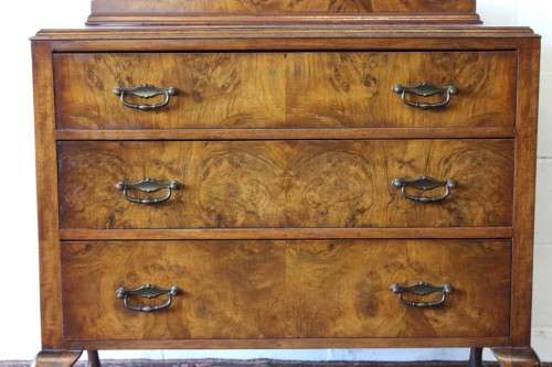 A magnificent Georgian-style Walnut chest of drawers with Queen Anne legs and three spacious drawers