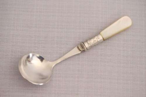 An amazing & rare antique British made EPNS silver plated "cream" spoon w/ a Mother-of-pearl handle