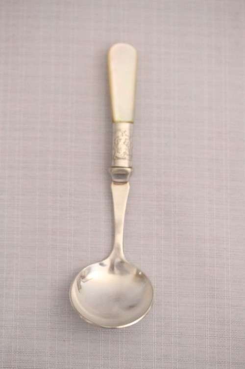 An amazing & rare antique British made EPNS silver plated "cream" spoon w/ a Mother-of-pearl handle