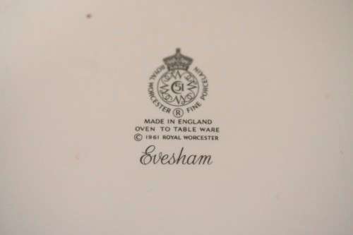 A fantastic large (26cm) Royal Worcester "Evesham" oven to table ware dish.