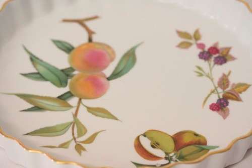 A fantastic large (26cm) Royal Worcester "Evesham" oven to table ware dish.
